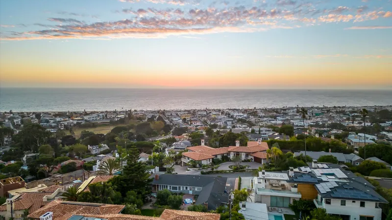 Manhattan Beach Hill Section: The Complete Neighborhood Guide