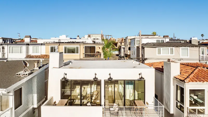 Manhattan Beach for Aerospace and Defense Executives: Why South Bay Leadership Lives Here